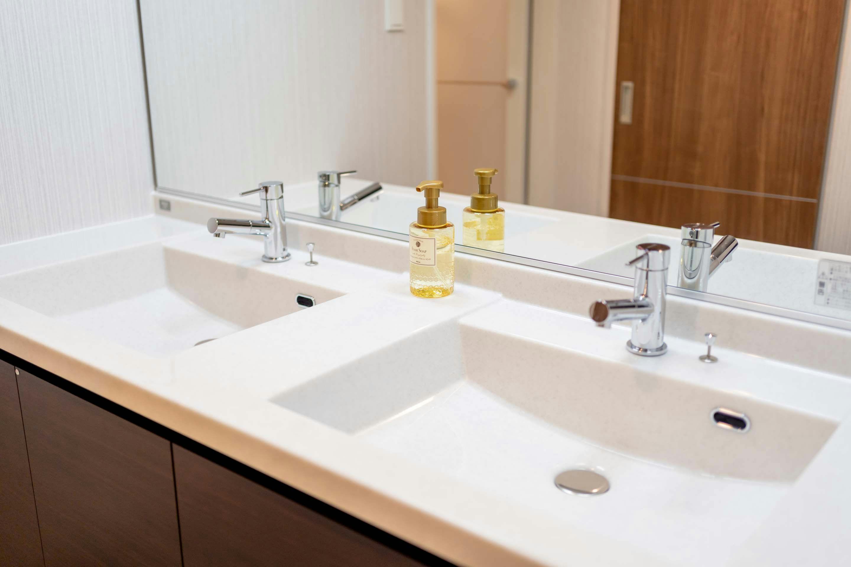 【เตียงคู่ 1, โซฟาเบด 1, ฟูกญี่ปุ่น 2】กิออน