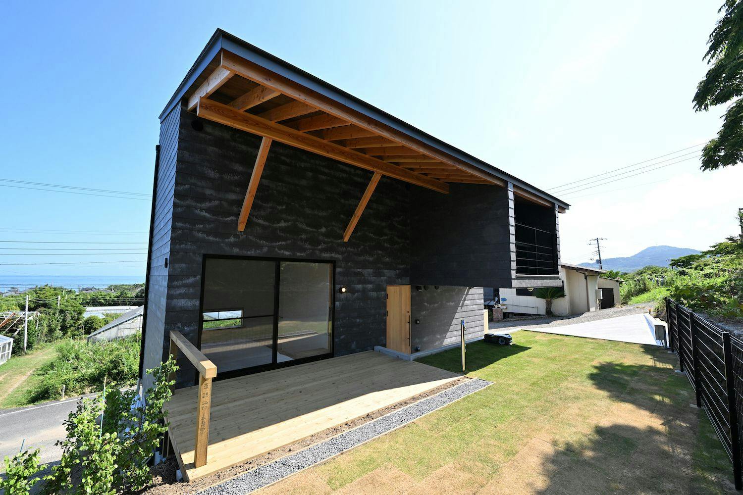 บนเนินเขาที่ได้ยินเสียงคลื่นทะเล.