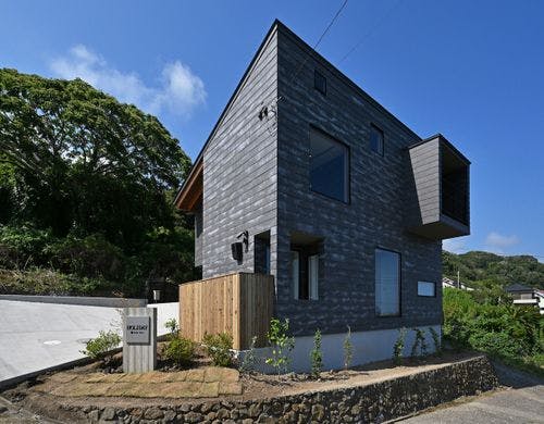 海鳴りの聞こえる丘で。