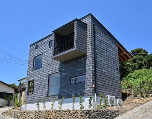 海鳴りの聞こえる丘で。