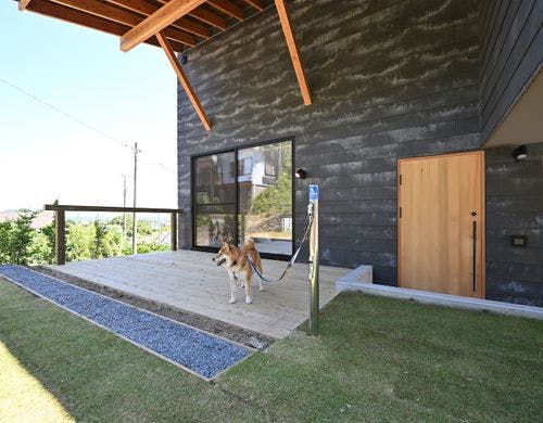 海鳴りの聞こえる丘で。