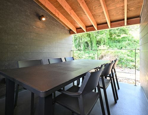 雨の日でもバーベキューが出来るテラス