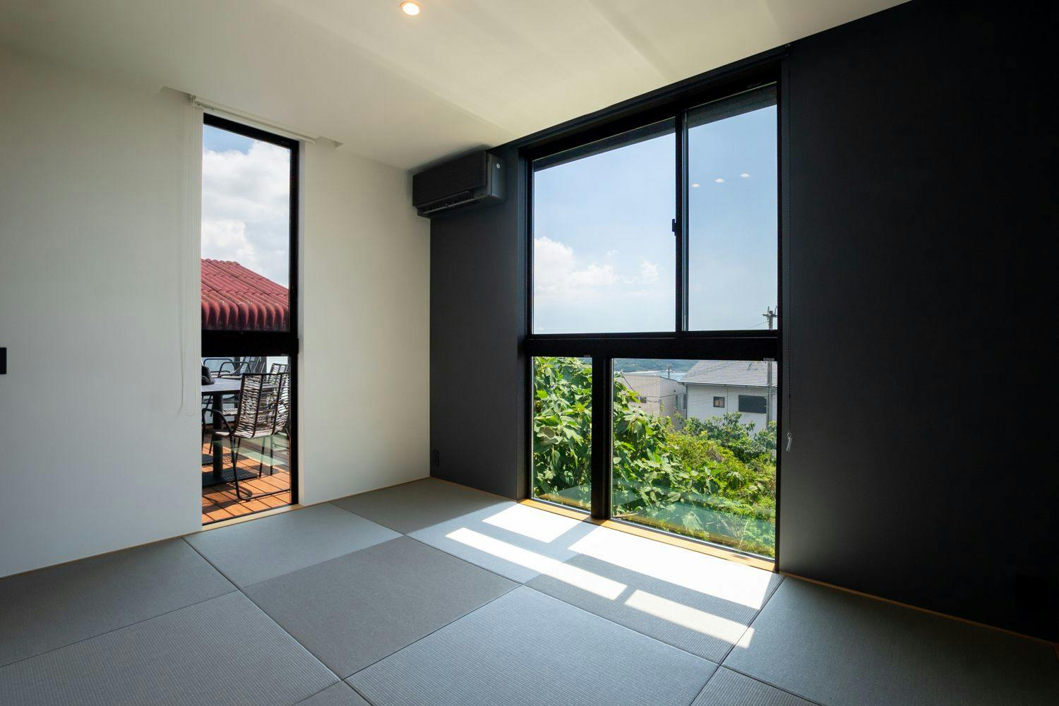Awaji Island C-Side | Tail Up