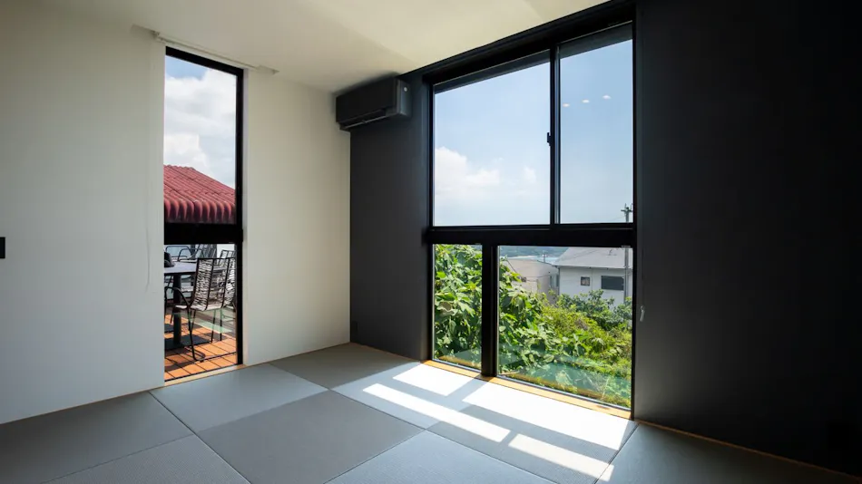 Awaji Island C-Side | Tail Up