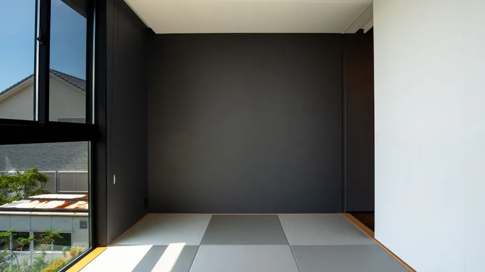 Awaji Island C-Side | Tail Up