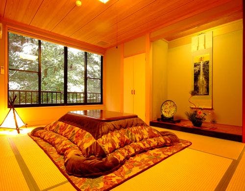 【客室】8～10畳の和室でゆったりと過ごす