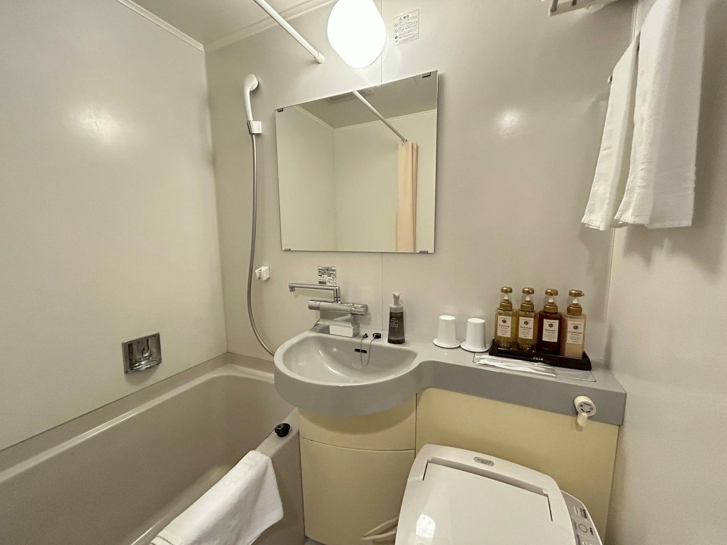 ■ Bilik mandi unit dengan tandas dilengkapi bidet