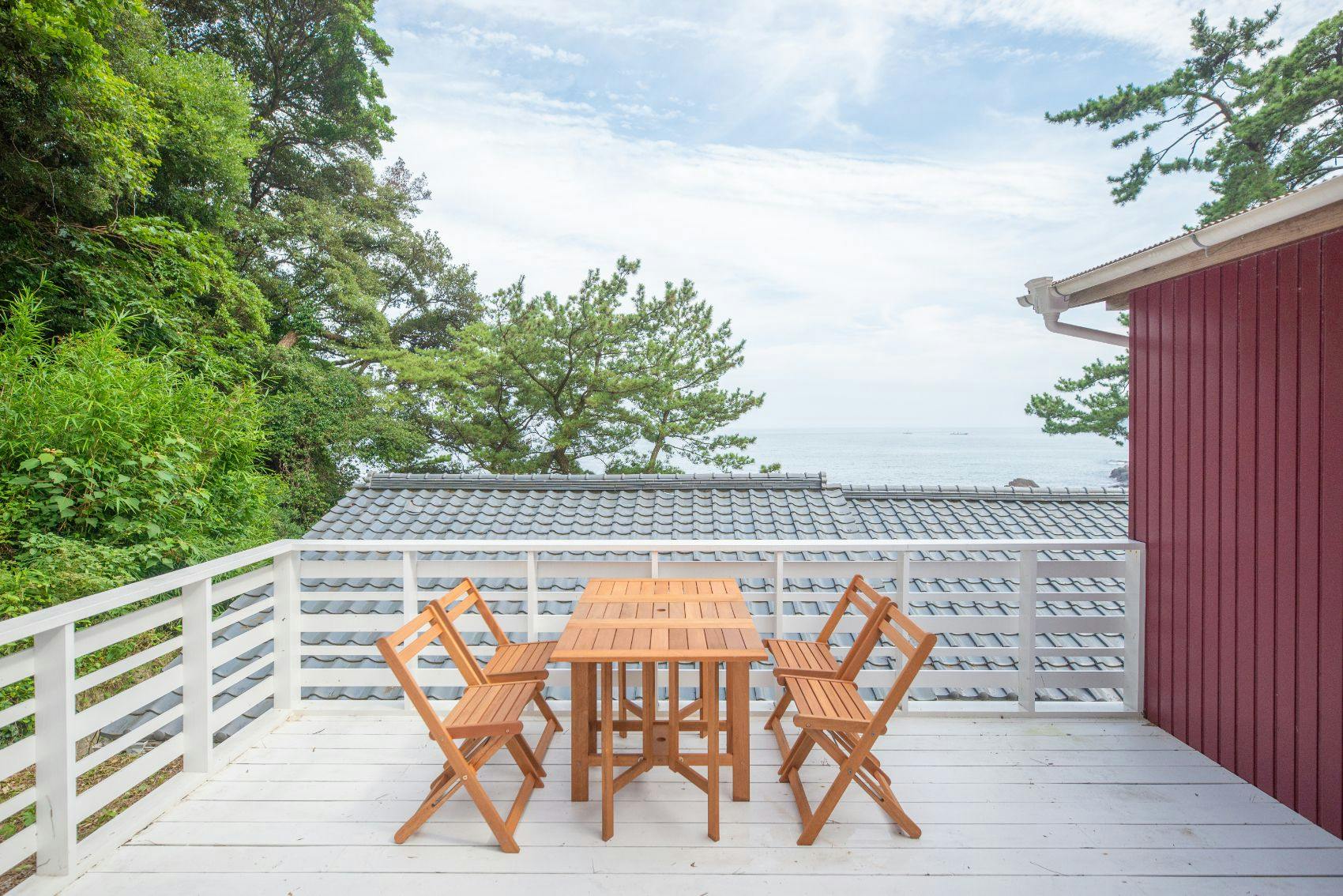 KAWAZU BEACH HOUSE BLUE MOON