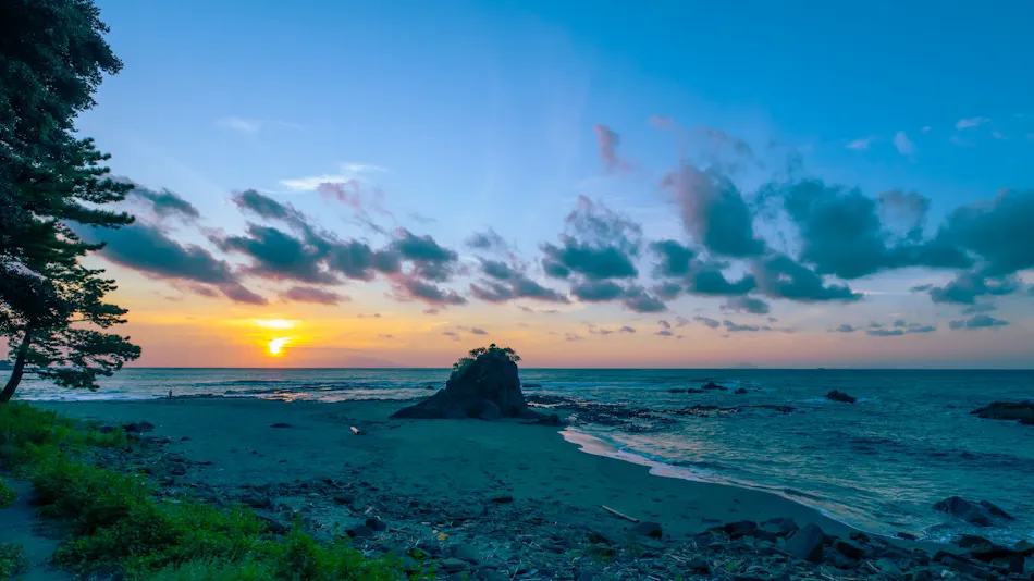 KAWAZU BEACH HOUSE BLUE MOON