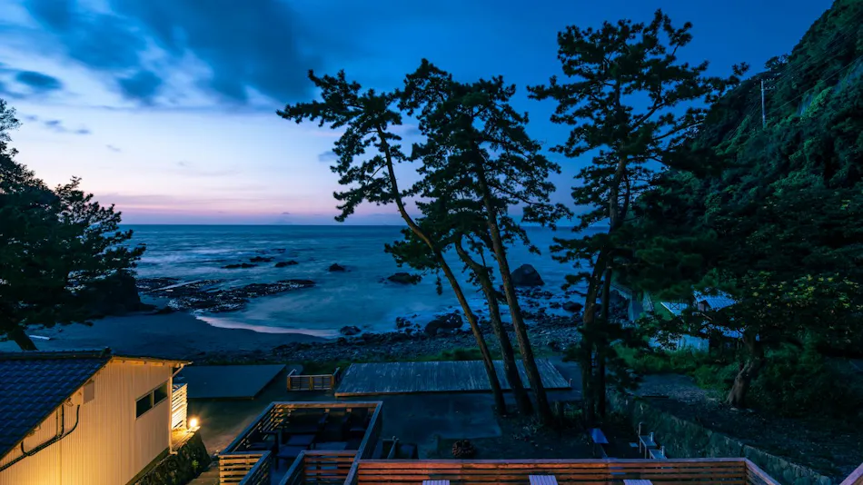 KAWAZU BEACH HOUSE BLUE MOON
