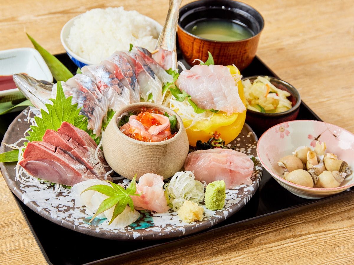 # ชุดอาหารปลาดิบ "โอมากาเสะ" คัดสรรโดยหัวหน้าเชฟ