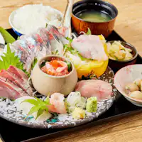 # ชุดอาหารปลาดิบ "โอมากาเสะ" คัดสรรโดยหัวหน้าเชฟ