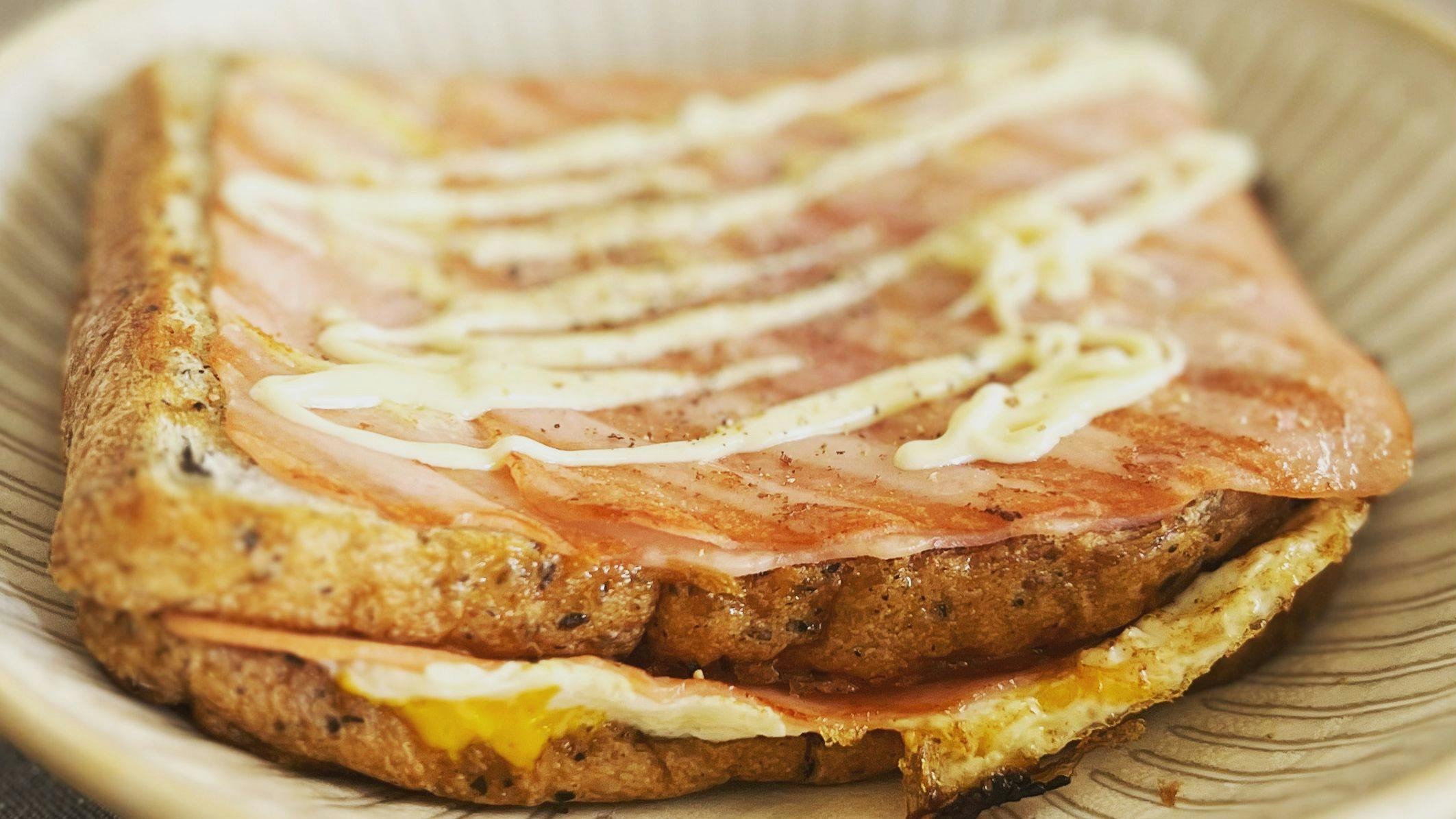 อาหารเช้า (แซนด์วิชร้อน)