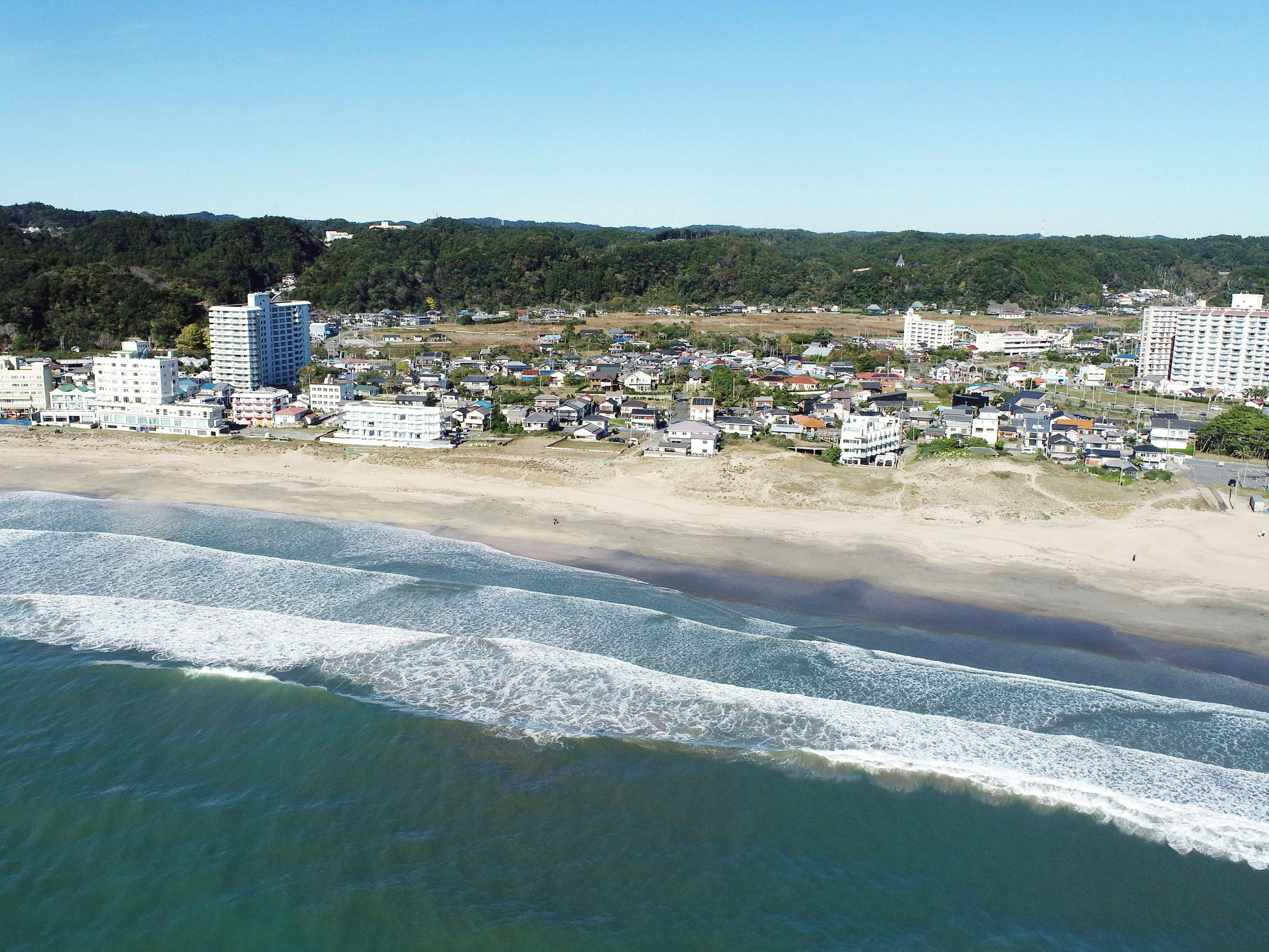 ชายหาดออนจูกุที่มีทรายขาวสวยงาม.