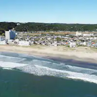 ชายหาดออนจูกุที่มีทรายขาวสวยงาม.