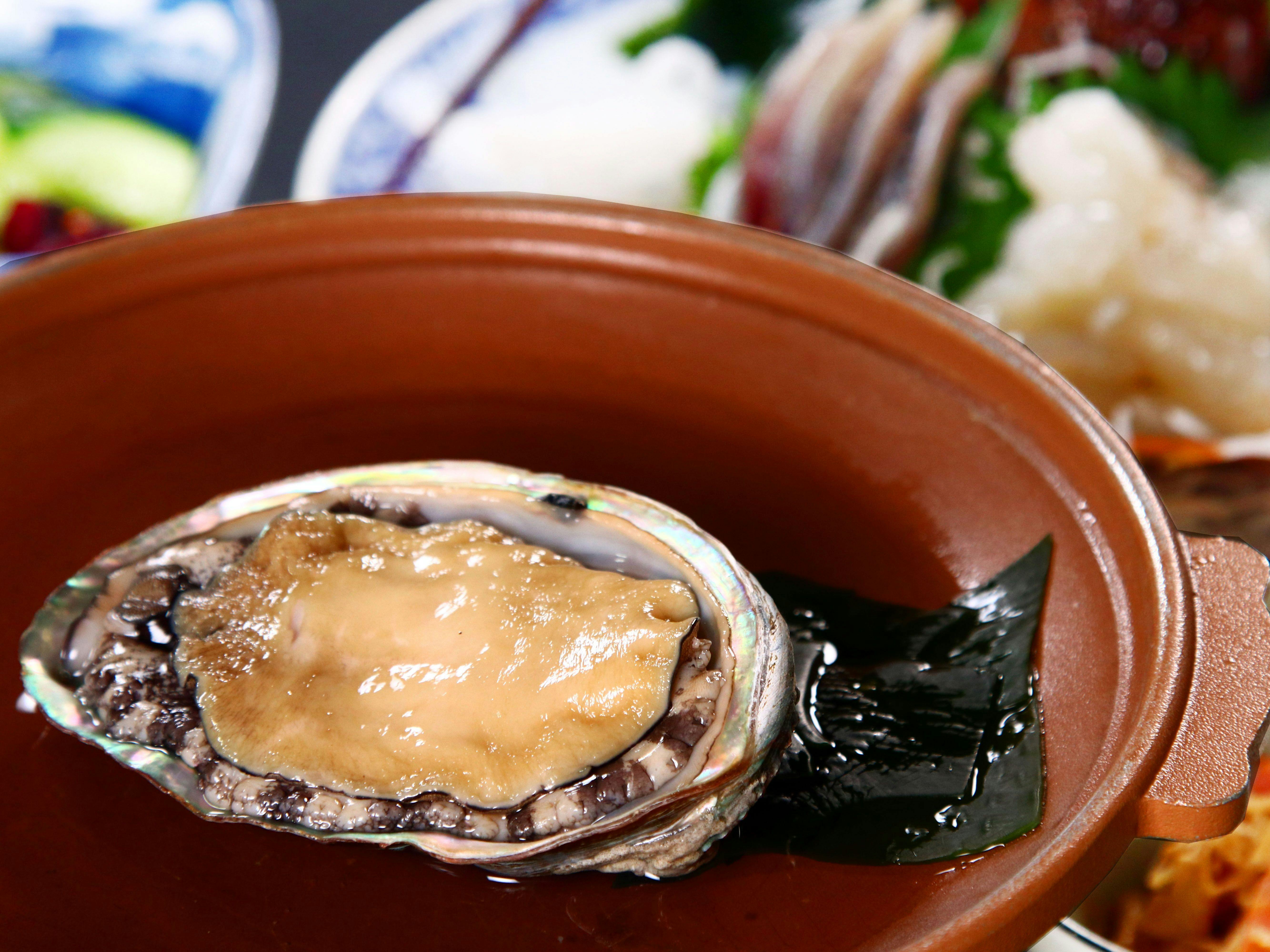 การย่างช่วยเพิ่มรสชาติและกลิ่นหอมของหอยเป๋าฮื้อ