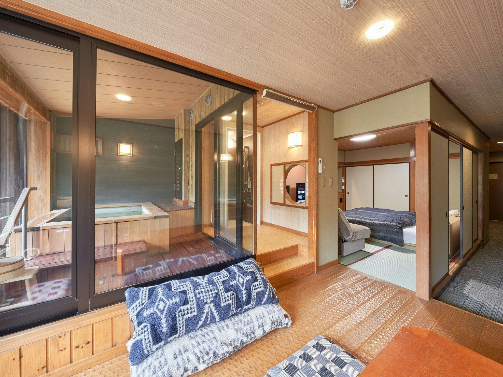 ห้องพักสำหรับครอบครัวพร้อมอ่างอาบน้ำกลางแจ้งส่วนตัว