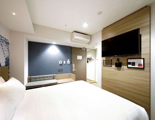 17平米禁煙、クイーンベッド1台のお部屋