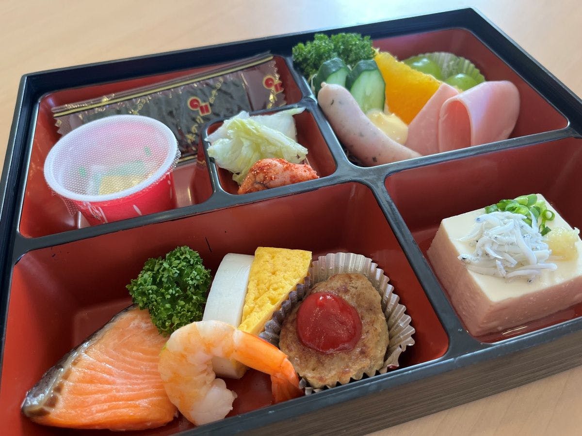 *ตัวอย่างอาหารเช้า／เปลี่ยนเมนูทุกวัน・อาหารเช้าสไตล์ญี่ปุ่นและตะวันตก