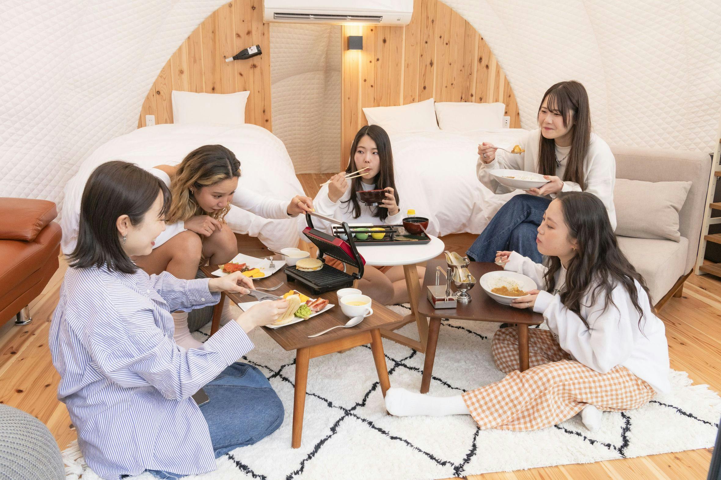 Sarapan bersama teman-teman wanita