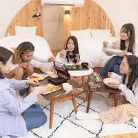 Sarapan bersama teman-teman wanita