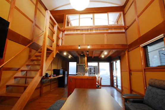 ห้องนั่งเล่นที่เปิดโล่ง