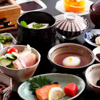 在日式旅馆吉井本馆【乱亭】享用早餐。