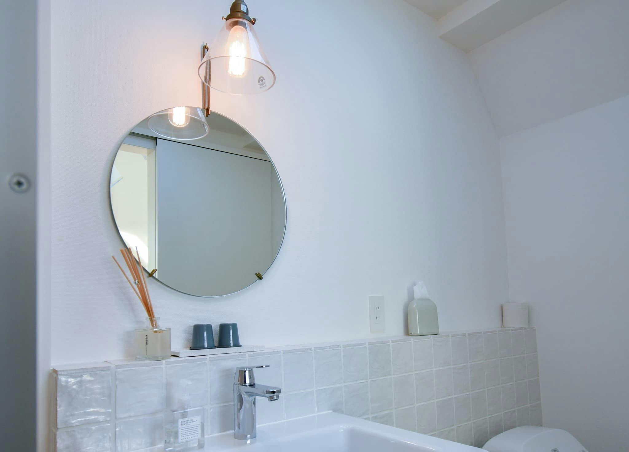 ห้องล้างหน้าที่มีเอกลักษณ์ด้วยกระจกทรงกลม