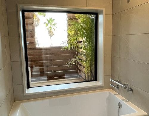 オーシャンビューバスルームの浴室