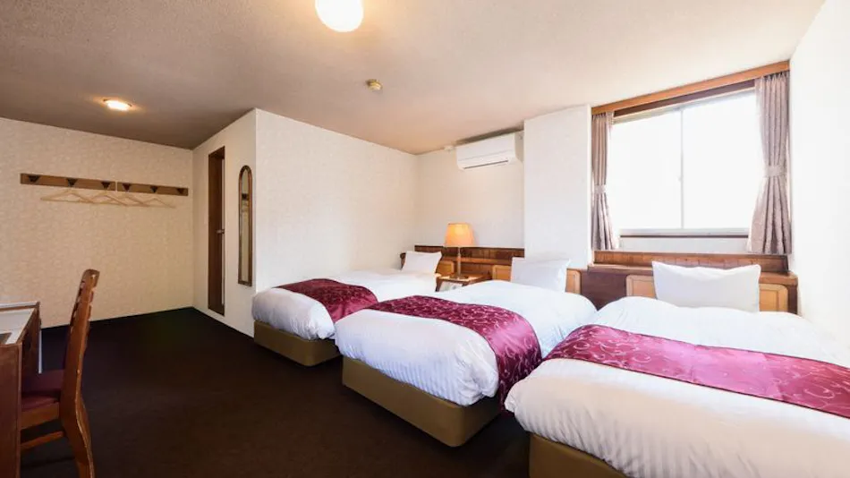 HOTEL NEW MOUSTACHE