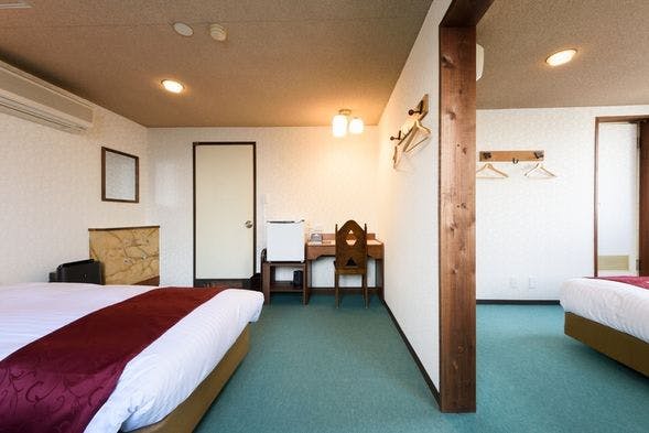 HOTEL NEW MOUSTACHE