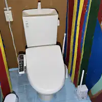 Log House Hinoki, Toilet Luar