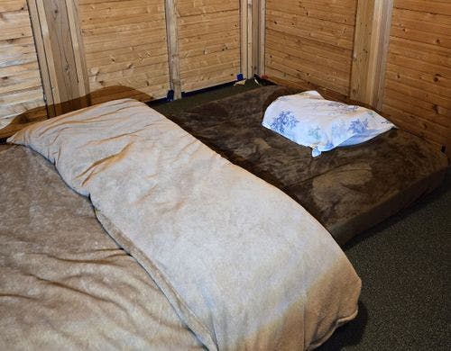 ログハウスひのき 室内（布団）