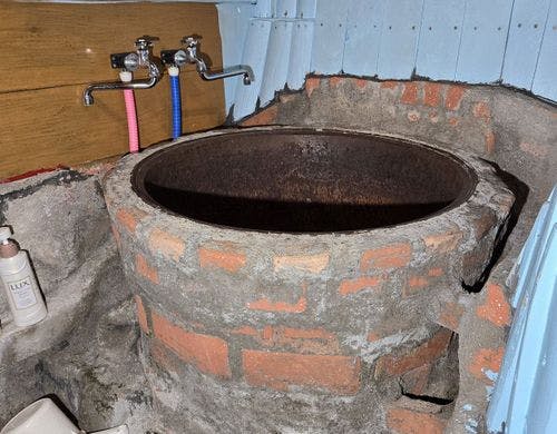 ログハウスひのき 外風呂（五右衛門風呂）