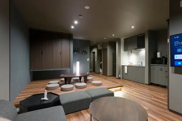 Ruang yang nyaman untuk bersantai bersama banyak orang