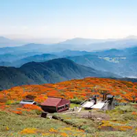 Waktu terbaik untuk menikmati daun musim gugur di Gunung Gassan adalah dari pertengahan September hingga akhir Oktober.