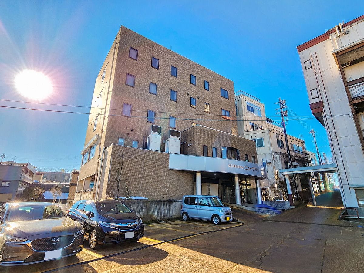 # ภายนอก _ ยินดีต้อนรับสู่โรงแรม New Plaza!