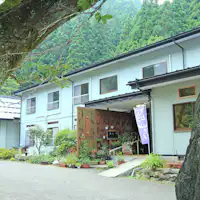 ที่พักเดี่ยวที่ล้อมรอบด้วยภูเขาทั้งเจ็ด.