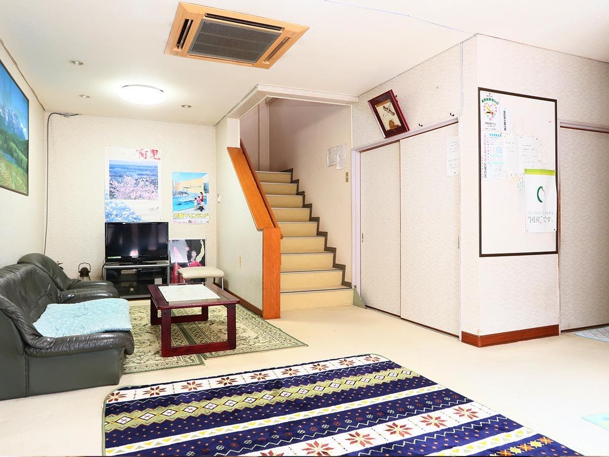 흰색을 기본으로 한 밝은 현관 로비입니다!