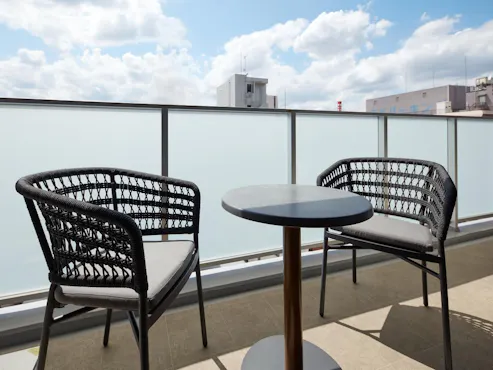 ห้องพักทุกห้องมีระเบียงกว้าง 10 ตารางเมตร