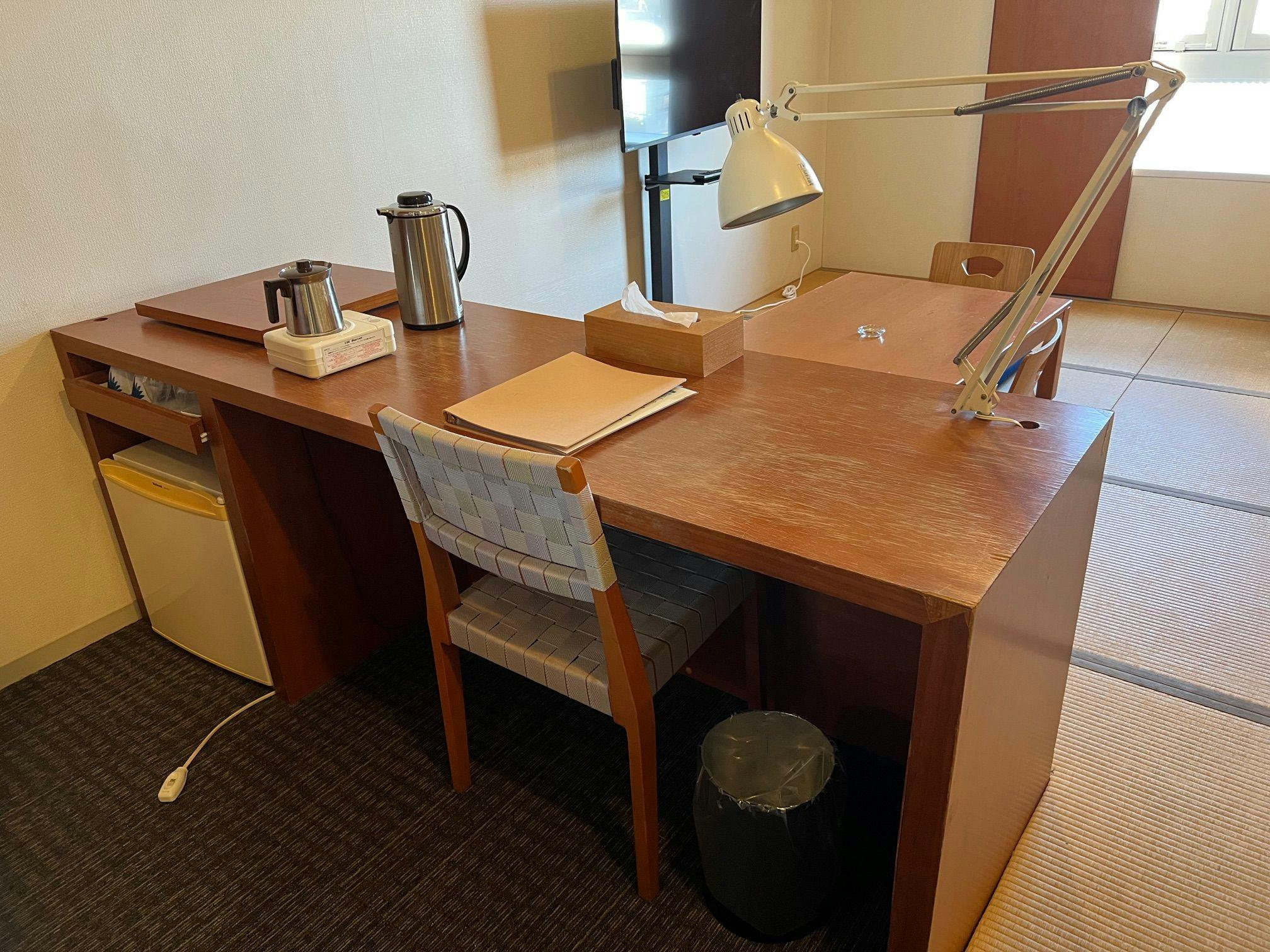 Kamar Baru Gaya Jepang dengan Meja Counter