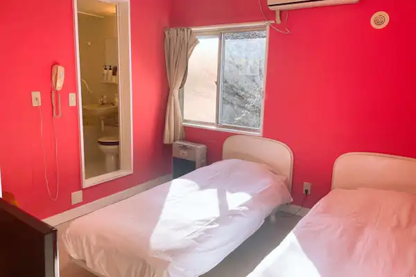 ห้องพักเตียงคู่พร้อมห้องน้ำในตัว