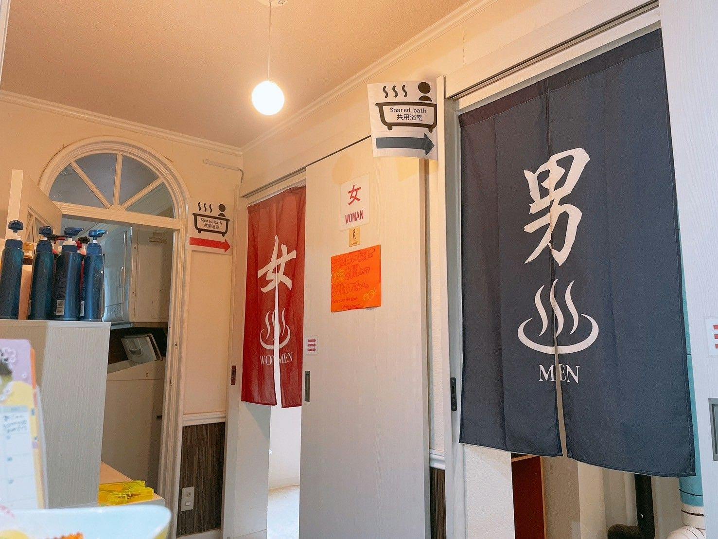 ทางเข้าห้องอาบน้ำสาธารณะ