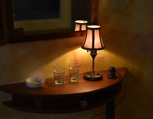 ラグジュアリーツインルームのランプ