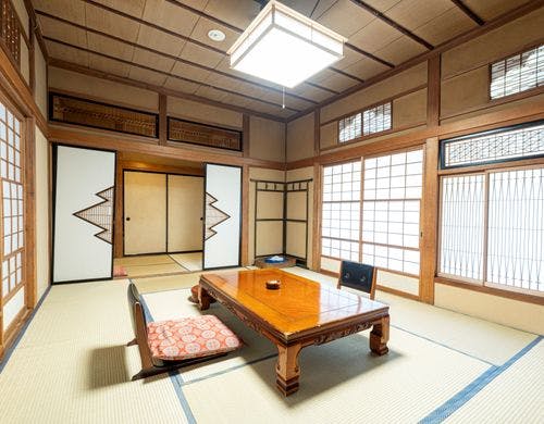 和室10畳バストイレ付