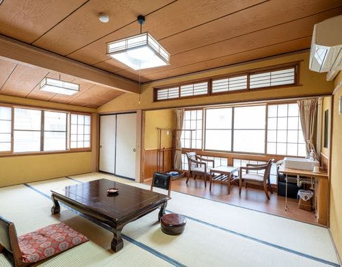 和室12畳トイレ付