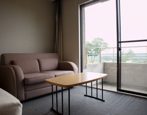 *［ツイン／トイレ付］デスク＆液晶テレビ