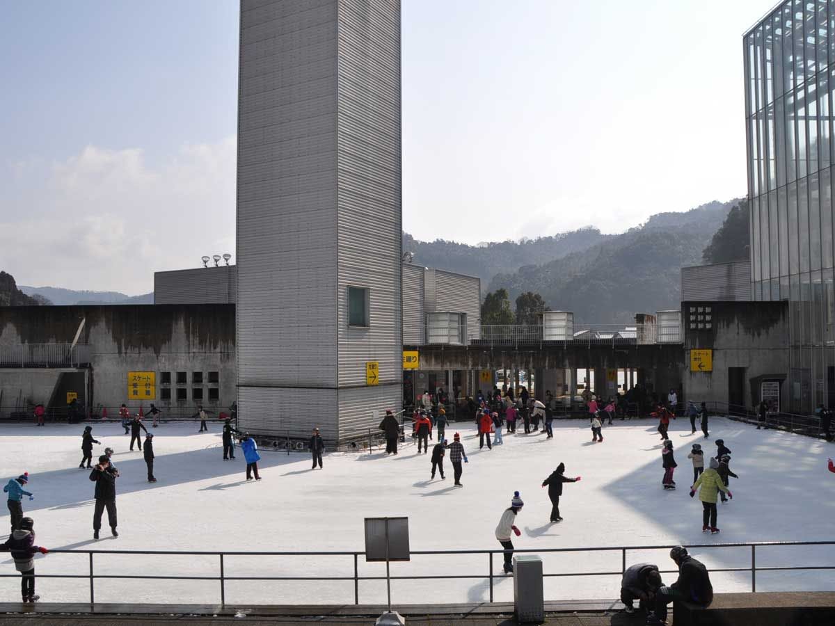 ลานสเก็ตน้ำแข็งคอร์ ยามาคุนิ