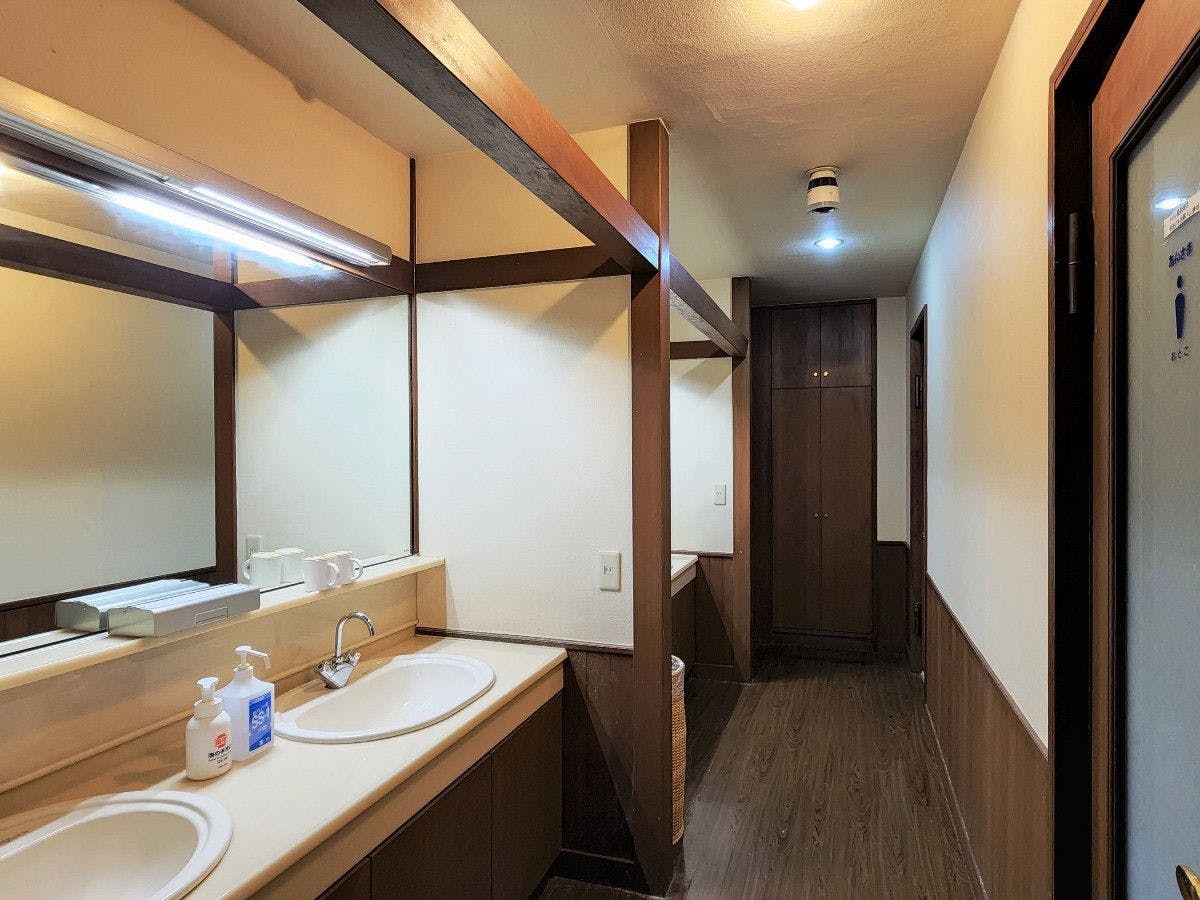 【Dalam bangunan】Tandas dan sinki berkongsi