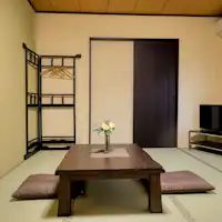 Kamar gaya Jepang <dengan toilet> contoh